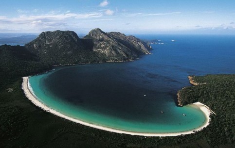 Тур в Австралию  –  это возможность увидеть неповторимый природный мир и ландшафты, отдохнуть на  золотых песках пляжей. 