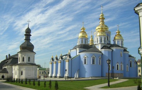 Украина - традиционное место отдыха россиян. Большинство российских турфирм предлагают провести отпуск в этой замечательной стране